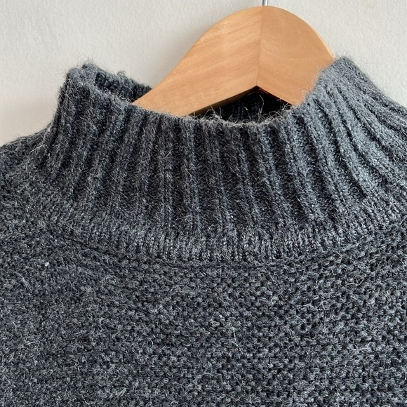 ROOTS Poncho Knit Gables macintosh mix Women’s Length 27" Width 38" - Picture 3 of 6